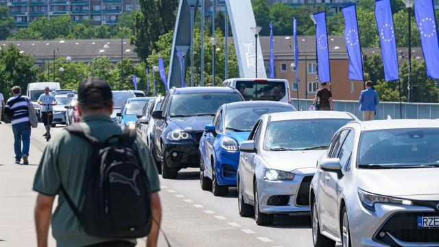 Verkehr: EU-Kommission: Kein Beschluss zu CO2-Regeln für Firmenwagen
