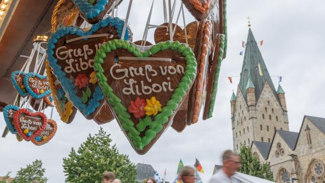 Großes Volksfest: Kirche, Kirmes, Kultur: Libori-Fest in Paderborn am Start