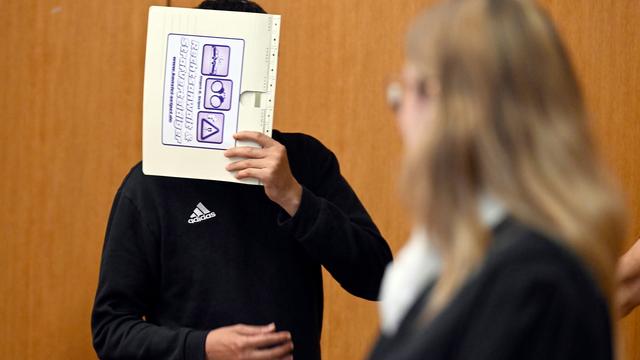 Landgericht: Feuer zerstört Unterkunft - Prozess gegen Bewohner beginnt