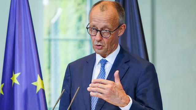 Verkehr: Merz gegen strenge CO2-Regeln für Firmenwagen