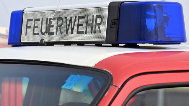 Löscharbeiten laufen: Scheune brennt bei Erfurt - 175.000 Euro Schaden