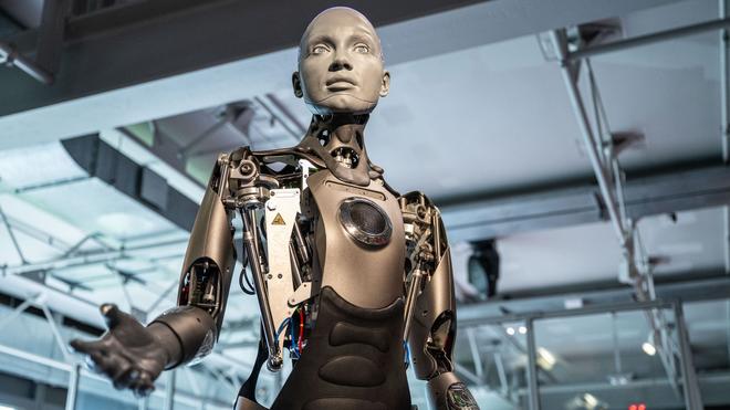 Menschenhnlicher Roboter: Ameca lchelt und spricht: humanoider Roboter im  HNF-Museum | DIE ZEIT