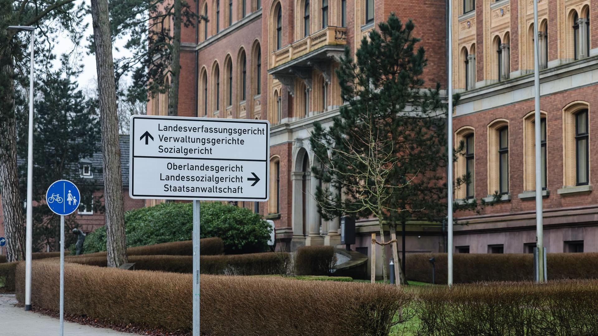 Vergabeverfahren: Deutsche Bahn klagt im Streit um Bahnstrecke Kiel-Hamburg