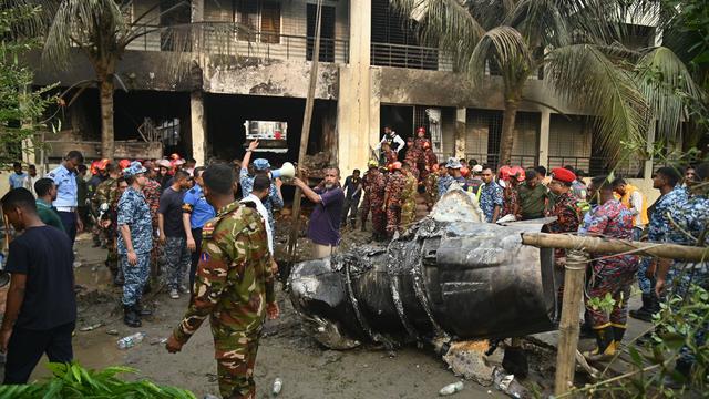 Unglück in Bangladesch: Nach Flugzeugabsturz in Dhaka: 25 Kinder unter Todesopfern