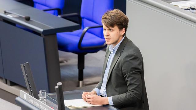 Abschiebeflug: Grüne: Abgeschobene jesidische Familie zurückholen