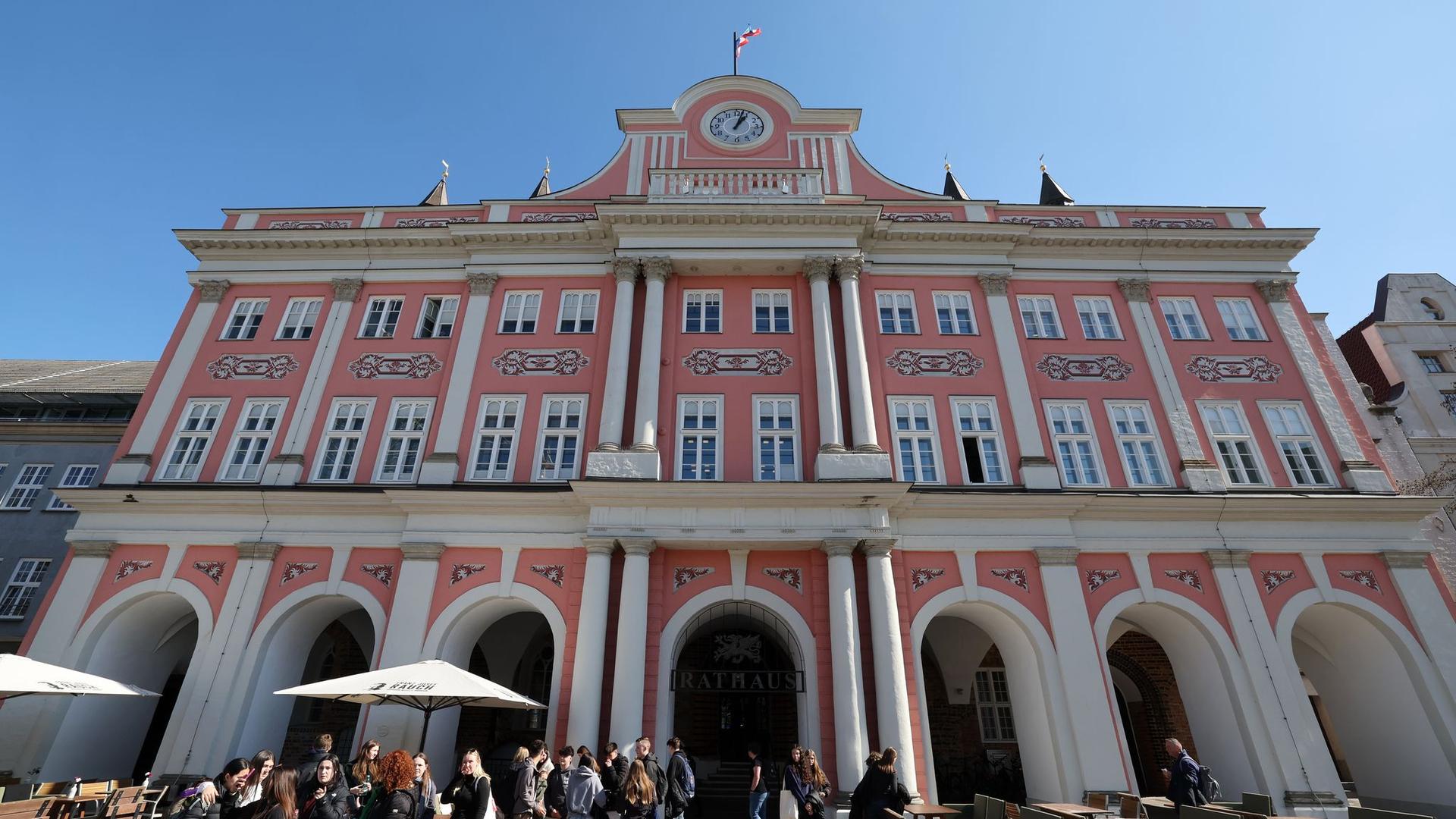 Finanzen: Rostock verhängt Haushaltssperre