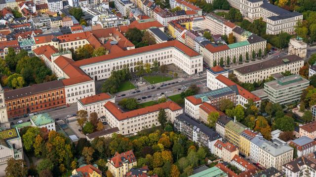 Protestaktion: Unbekannte schreiben "Free Gaza" auf Münchner Uni-Dach