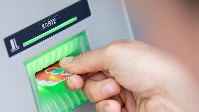 Bargeldversorgung: Zahl der Geldautomaten in Deutschland fällt unter 50.000