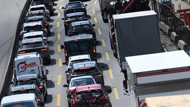 Reiseverkehr: Ferienbeginn im Norden - Staus rund um Hamburg erwartet