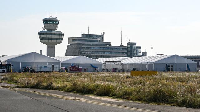 Migration: Flüchtlingsunterkunft Tegel: Menschen ziehen für Umbau aus