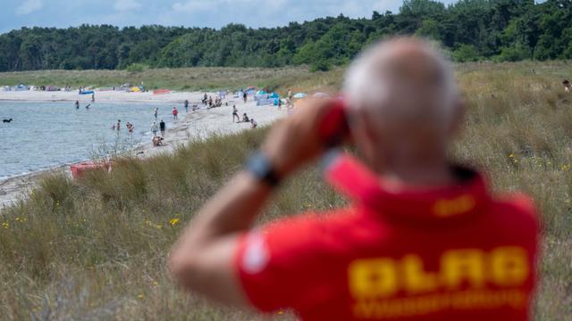 Stress am Strand: Rettungsschwimmer klagen über rücksichtslose Kite-Surfer