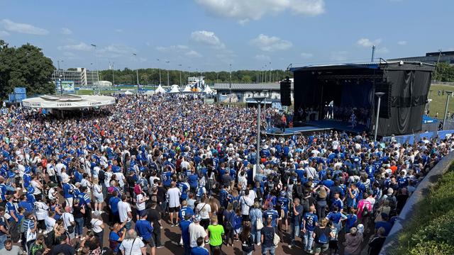 2. Fußball-Bundesliga: Schalke-Saisoneröffnung mit mehr als 80.000 Fans