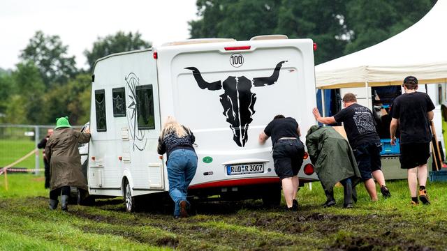 Musikfestival: Wacken ruft: Erste Heavy-Metal-Fans treffen ein