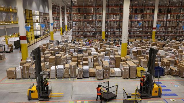Einkommen: Amazon erhöht Einstiegslöhne in der Logistik