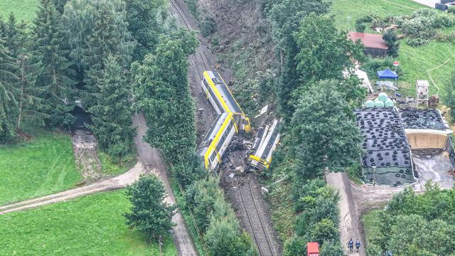 Entgleister Regionalexpress: Bergungsarbeiten nach Zugunglück laufen weiter
