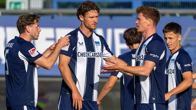 2. Fußball-Bundesliga: DFL fordert: Hertha muss Heimtrikots nachveredeln