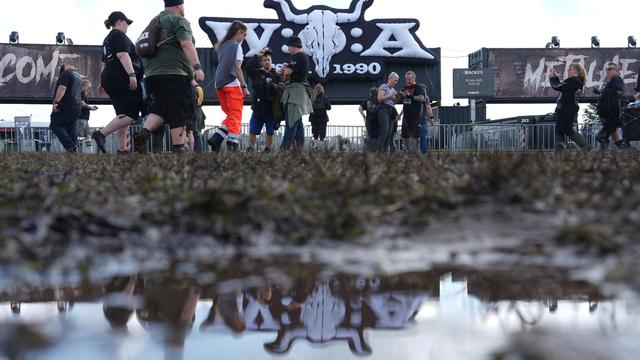 Musikfestival: Metalfans trotzen Schauern und erstem Matsch