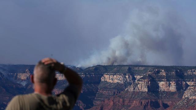 Brände in den USA: Rauchwolken über dem Grand Canyon: Feuer weitet sich aus