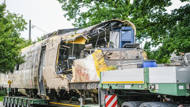 Entgleister Regionalexpress: Restliche Zug-Waggons sollen geborgen werden