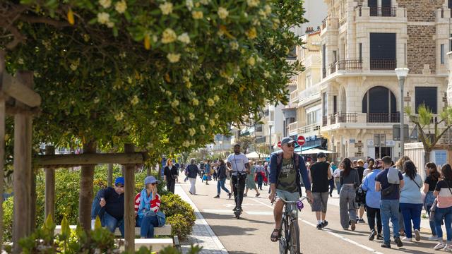 Ruf nach Anstand: Französischer Badeort verbietet nackte Oberkörper in Straßen