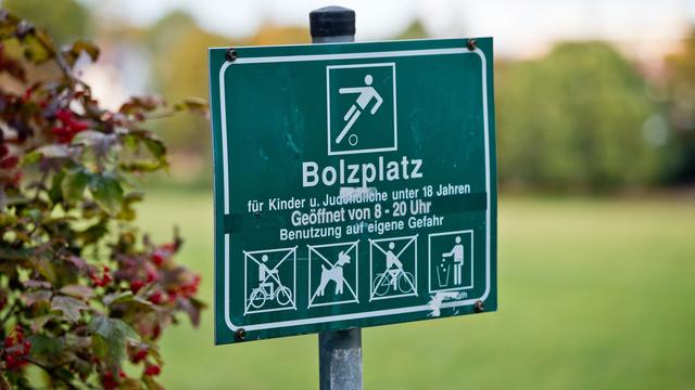 Gericht stoppt Gemeindepläne: Nachbar verhindert vorläufig Bolzplatz