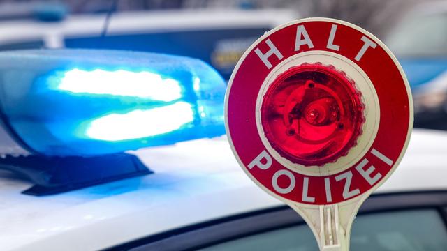 Mit 356 PS: Sportwagen auf A7 gestoppt - Fahrer ohne Führerschein
