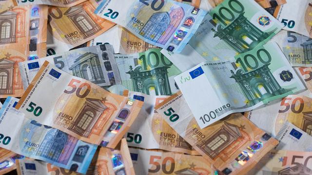 Kommunaler Finanzreport: Kommunen mit mehr als 300 Millionen Euro Defizit