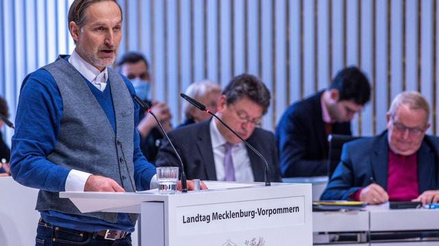 Mutmaßlich rechtsradikal: Landtagsabgeordneter Noetzel in Güstrow angegriffen