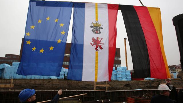 Zugehörigkeit: Umfrage: Verbundenheit mit Deutschland in MV besonders hoch