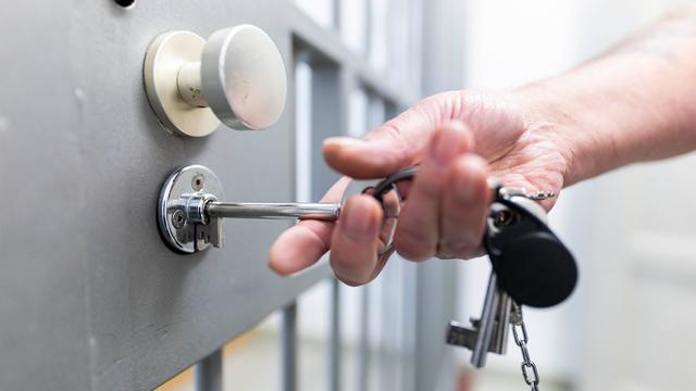 Brandstiftung: Zwei Jugendliche nach Brandserie in Untersuchungshaft