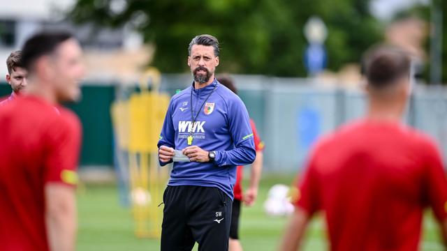 Fußball: Augsburg mit Sieg und Niederlage gegen Crystal Palace