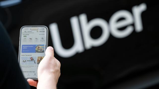 Mietwagenbranche: Taxibranche: Uber-Fahrten sollen wieder teurer werden