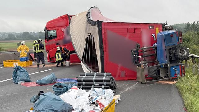 Verkehrsunfall: A5 nach Lastwagen-Unfall in Richtung Süden gesperrt