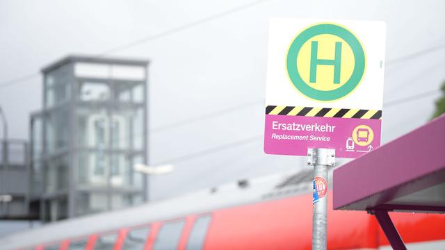 Bahn-Baustelle: Hamburg-Berlin: Ersatzverkehr-Betreiber sagt Verbesserung zu