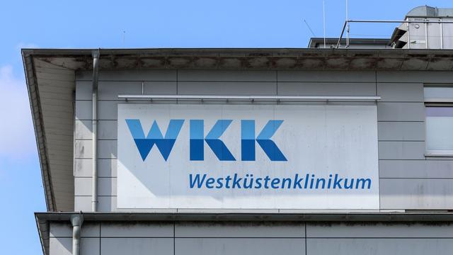 Ermittlungen in Heide: Nach Attacken vor Krankenhaus: Mann wird überprüft