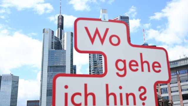 Zwischenbilanz: Commerzbank: Konzernumbau zehrt am Gewinn