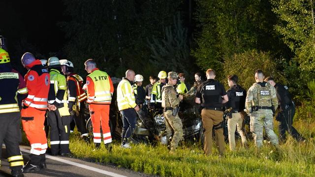Tödlicher Unfall in Bayern: US-Soldat kracht mit Auto gegen Baum und stirbt