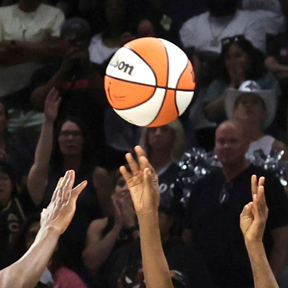 anal plug light Basketball: Dildos beim Frauen-Basketball: WNBA-Spiel erneut gestört