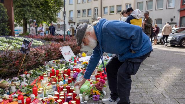 Knapp ein Jahr danach: Gedenken an Anschlagsopfer bei Volksfest in Solingen