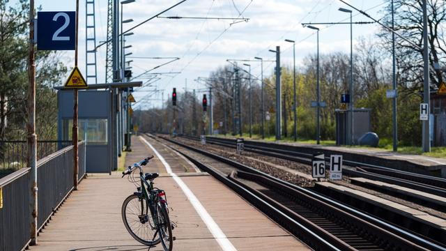 Defekt an Stellwerk: Regionalverkehr in Südbrandenburg bis Montag gestört