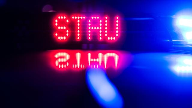 Verkehr auf Autobahnen: Rückreisewelle und Unfälle bremsen Verkehr auf Autobahnen