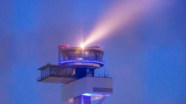 Luftverkehr: Vier Flieger nach Drohnenmeldung in Frankfurt umgeleitet