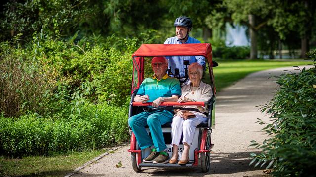 Ehrenamt: Ex-Bundespräsident Wulff fährt Rikscha gegen Einsamkeit