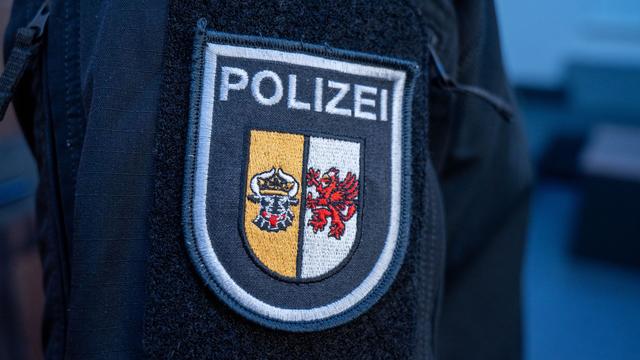 Wasserschutzpolizei: Betrunkener Kapitän rammt Pier im Seehafen Rostock