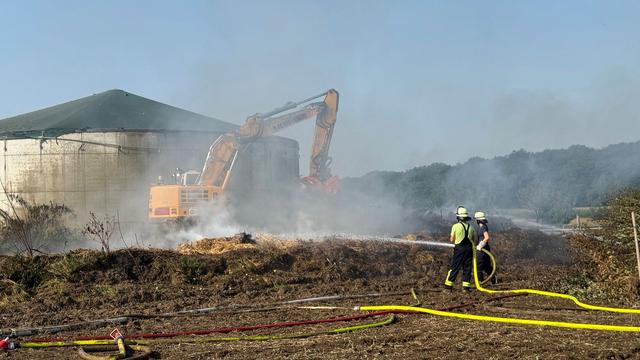 Feuer: Großeinsatz der Feuerwehr wegen brennender Strohballen