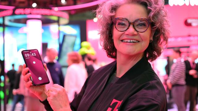 Keine Apps mehr sichtbar: Telekom bringt KI-Phone heraus - Konkurrenz geht andere Wege