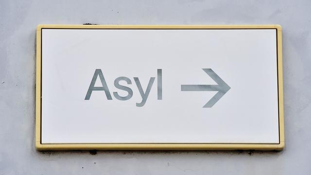 Sozialleistungen: Thüringer Landräte: Leistungen an Asylbewerber als Darlehen