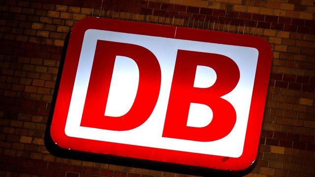 Bahn: Seil am Strommast kaputt - ICE bleibt in Köln stecken