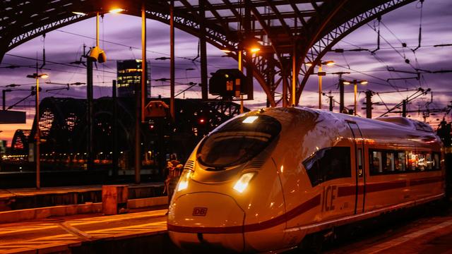 Bahn: Liegengebliebener ICE in Köln: Strecke wieder frei