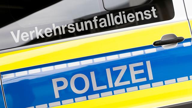Großeinsatz: Radfahrer stirbt nach Abbiegeunfall mit Lkw in Hannover